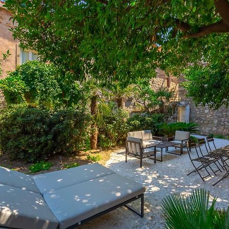 ドゥブロブニク Old Town House With Floor Heating & Lush Private Gardenヴィラ エクステリア 写真